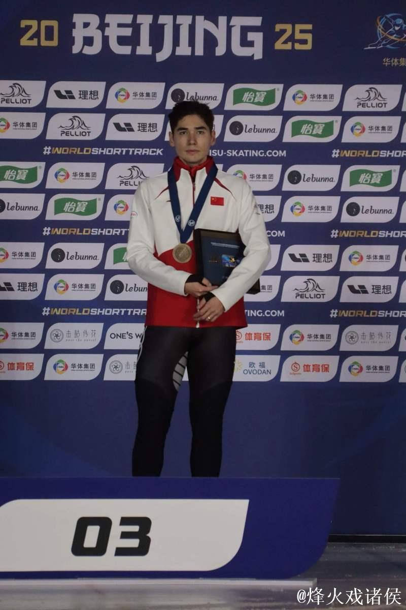 刘少昂惊险逆袭,中国短道队斩获新赛季首枚金牌 刘少昂惊险逆袭,中国短道队斩获新赛季首枚金牌
