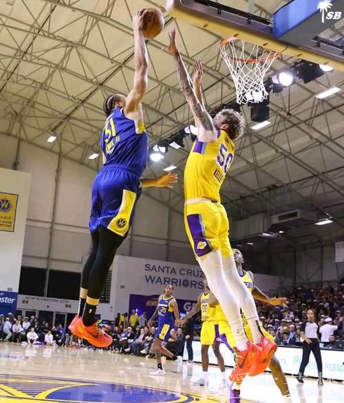 湖人官宣:球队签下克里斯-马农双向合同 湖人官宣:球队签下克里斯-马农双向合同